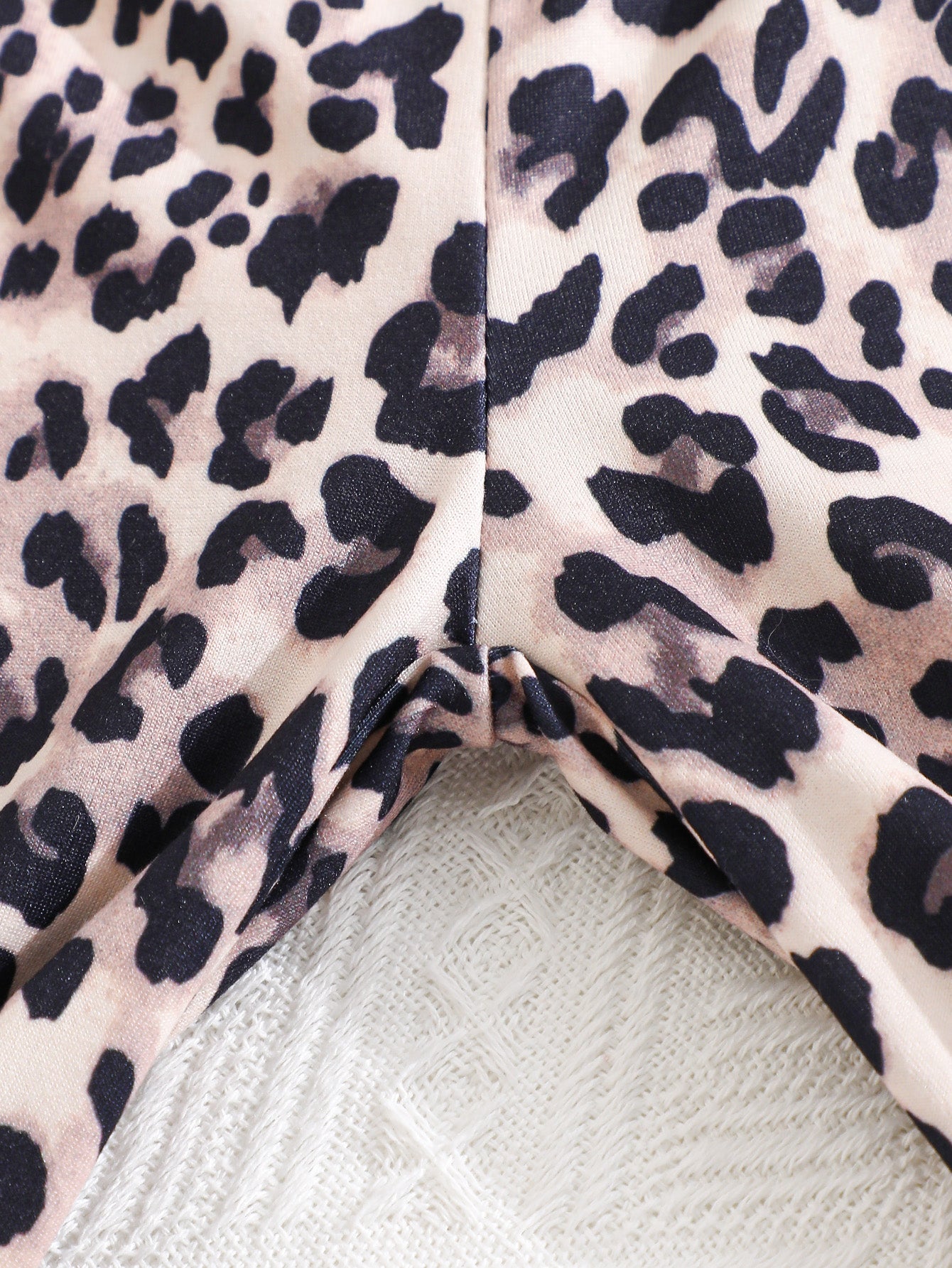 2-Pack Girls' Casual Knit Pants in Solid Black and Leopard Print – Comfortable and Stylish, Perfect for Everyday Wear