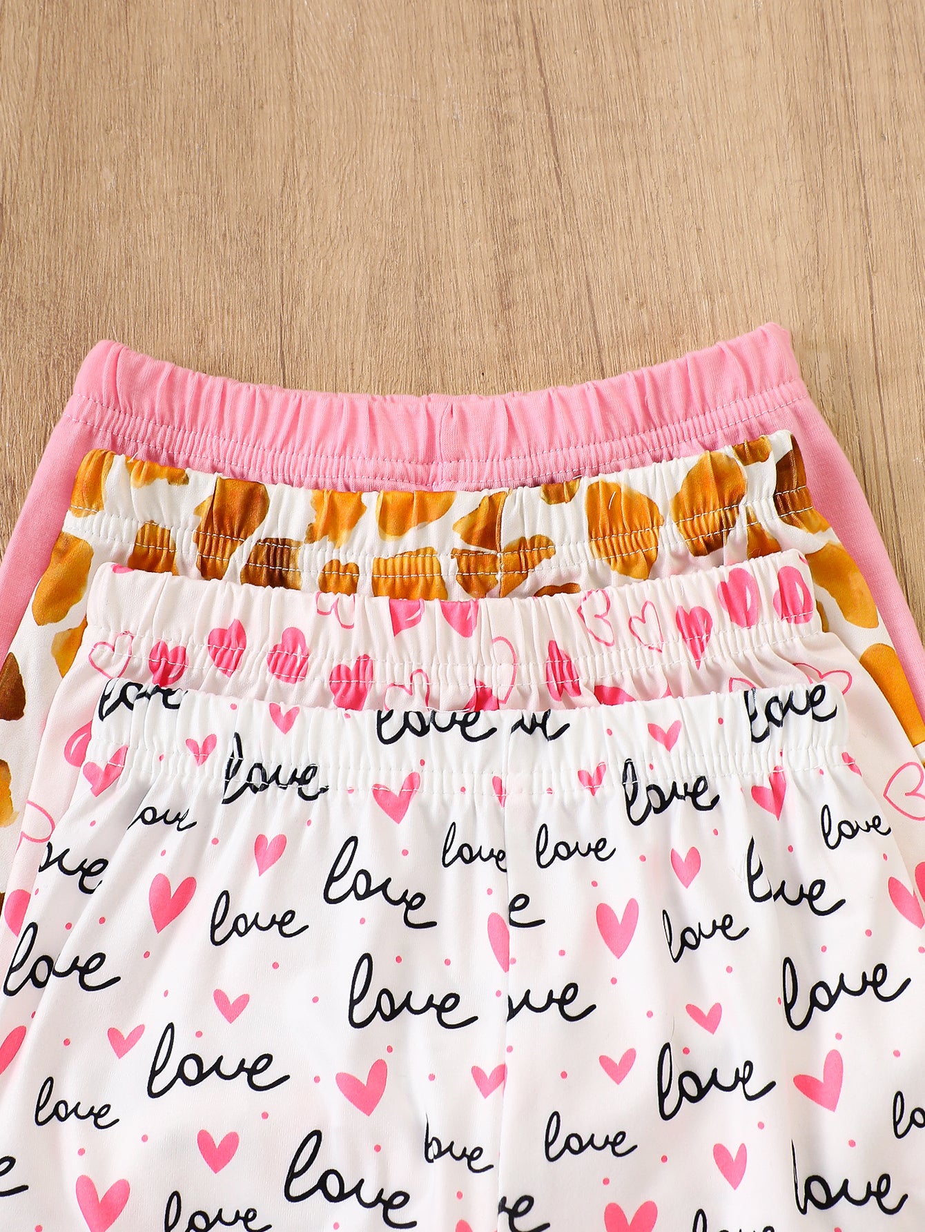 8-Piece Baby Girl Casual Set – Lightweight Soft Knit Giraffe and Heart Print Short Sleeve Tops and Shorts, Perfect for Everyday Outdoor Wear